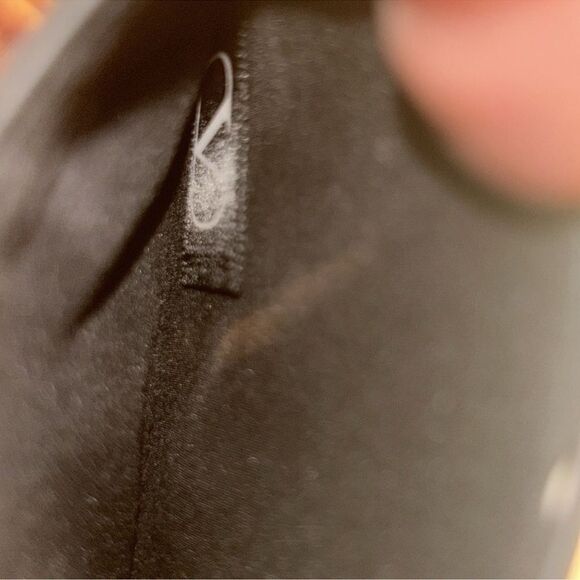 Valentino Garavani Unisex Black Cardholder Case 4"x
2.75".NWOT - Picture 4 of 4